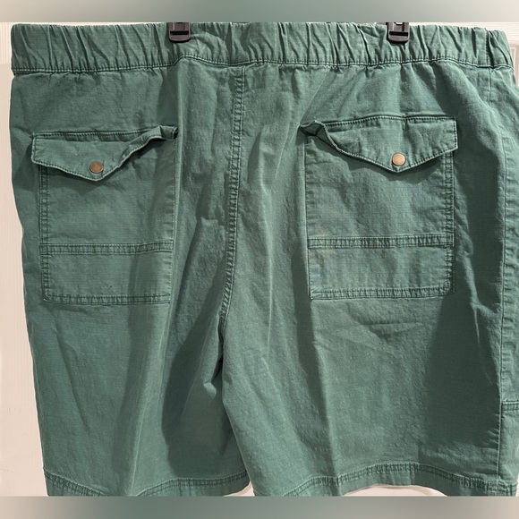 The Foundry Supply Co. Green Cargo Shorts with Patterned Belt - Picture 5 of 6